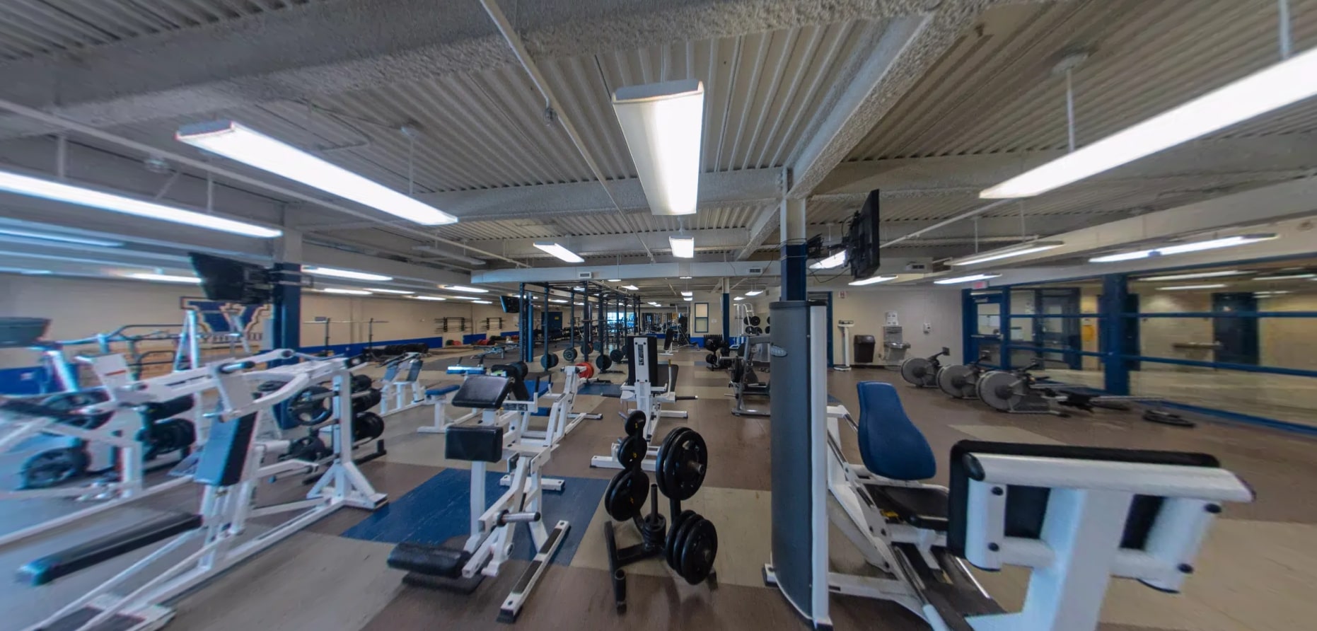 Phòng tập gym tối tân thỏa mãn nhu cầu rèn luyện thể chất cho sinh viên